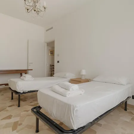Apartman Guesthost - Spacious Terrace Flat X7 Mm2 Udine *